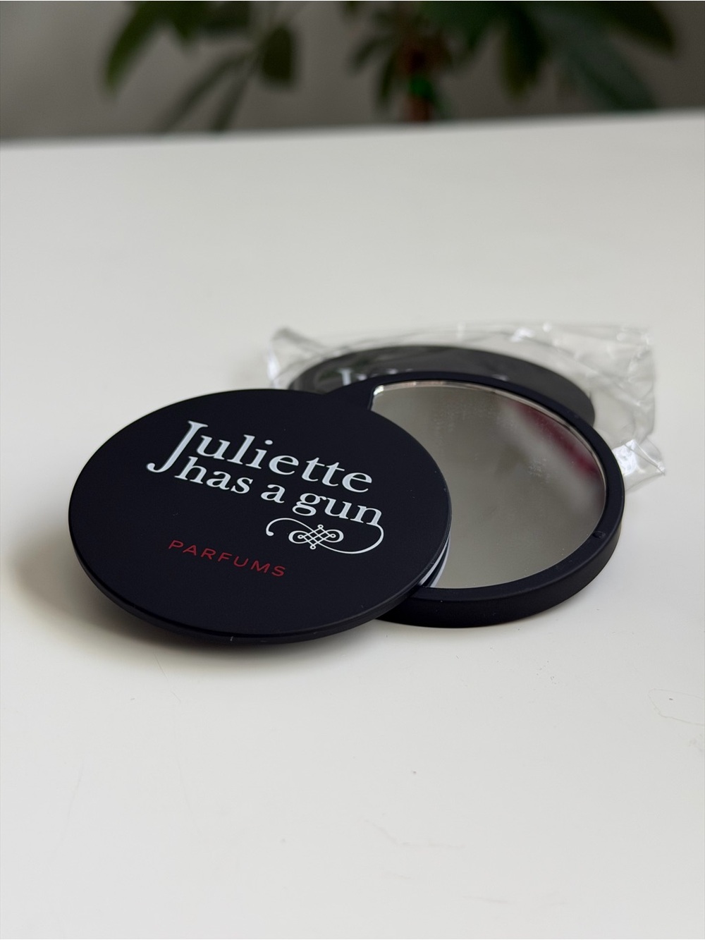 NWT Juliette Has A Gun Parfums Pocket Compact Mirror Sealed